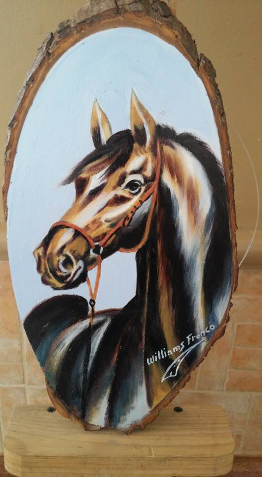 Caballo en rodaja de madera